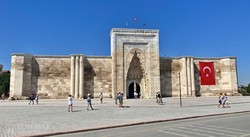 az egykori Selyemút mentén épült Sultanhani karavánszeráj