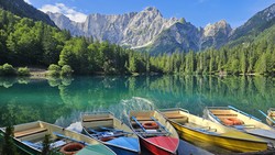 az idillikus szépségű Fusinei-tavak egyike