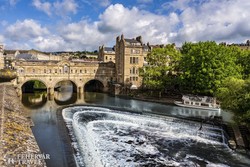 a Pulteney-híd és vízesés Bath-ban