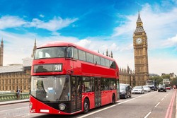 jellegzetes londoni emeletes busz és a Big Ben