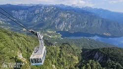 utazás kabinos felvonóval a Vogel-hegyre, alattunk a Bohinji-tó