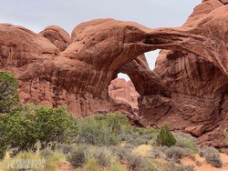 a Double Arch két hatalmas, természetes kőíve az Arches Nemzeti Parkban
