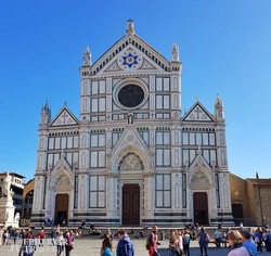 a Santa Croce-templom homlokzata Firenzében
