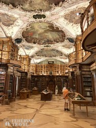 a lenyűgöző kolostorkönyvtár St. Gallenben