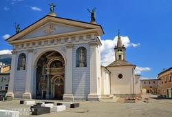 az aostai katedrális homlokzata