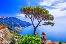 Ravello – panoráma a Rufolo-palota kertjéből