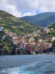 Riomaggiore, a Cinque Terre egyik meghökkentő fekvésű faluja