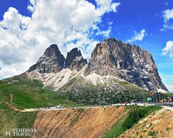 a Dolomitok csúcsai a Sella-hágó környékén