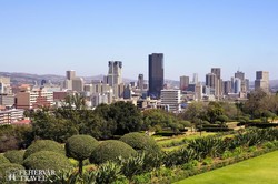 Pretoria városképe az Union Buildings kertjeiből