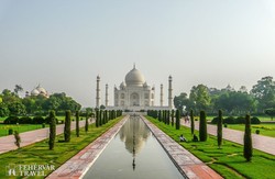 Agra - díszkert a Taj Mahal előtt