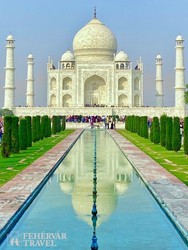 Agra – a Taj Mahal a díszkert felől