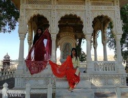 bájos hölgyek Jodhpurban a Jaswant Thada mauzóleumnál