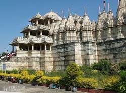 India talán legszebb dzsain temploma Ranakpurban
